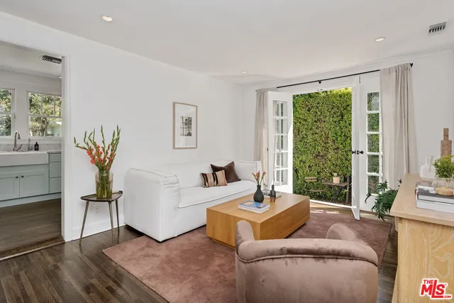 $7,500 | 234 North Ridgewood Place, Los Angeles, CA 90004