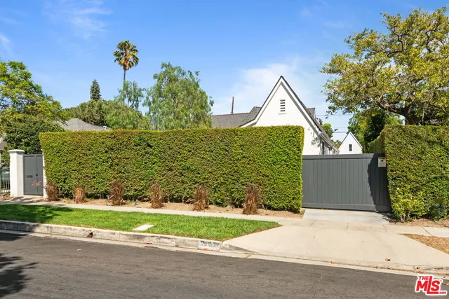 $7,500 | 234 North Ridgewood Place, Los Angeles, CA 90004