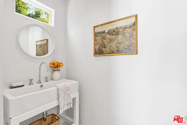 $7,500 | 234 North Ridgewood Place, Los Angeles, CA 90004