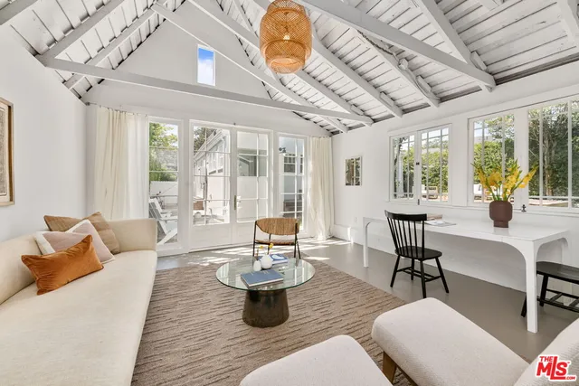 $7,500 | 234 North Ridgewood Place, Los Angeles, CA 90004