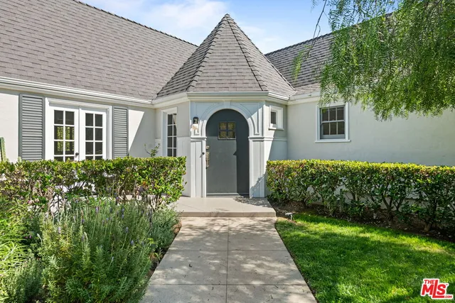 $7,500 | 234 North Ridgewood Place, Los Angeles, CA 90004