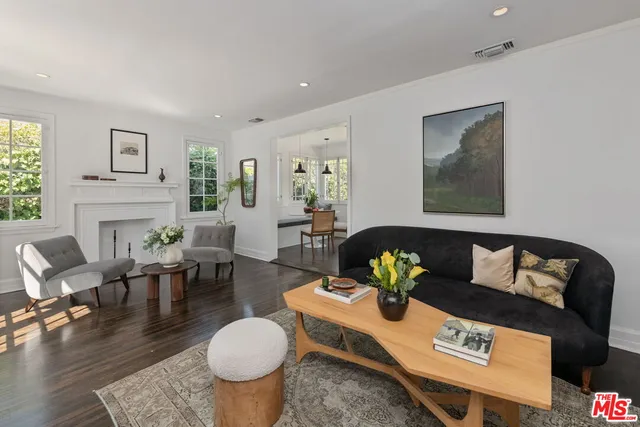 $7,500 | 234 North Ridgewood Place, Los Angeles, CA 90004