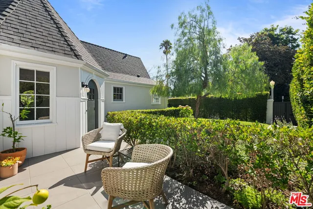 $7,500 | 234 North Ridgewood Place, Los Angeles, CA 90004