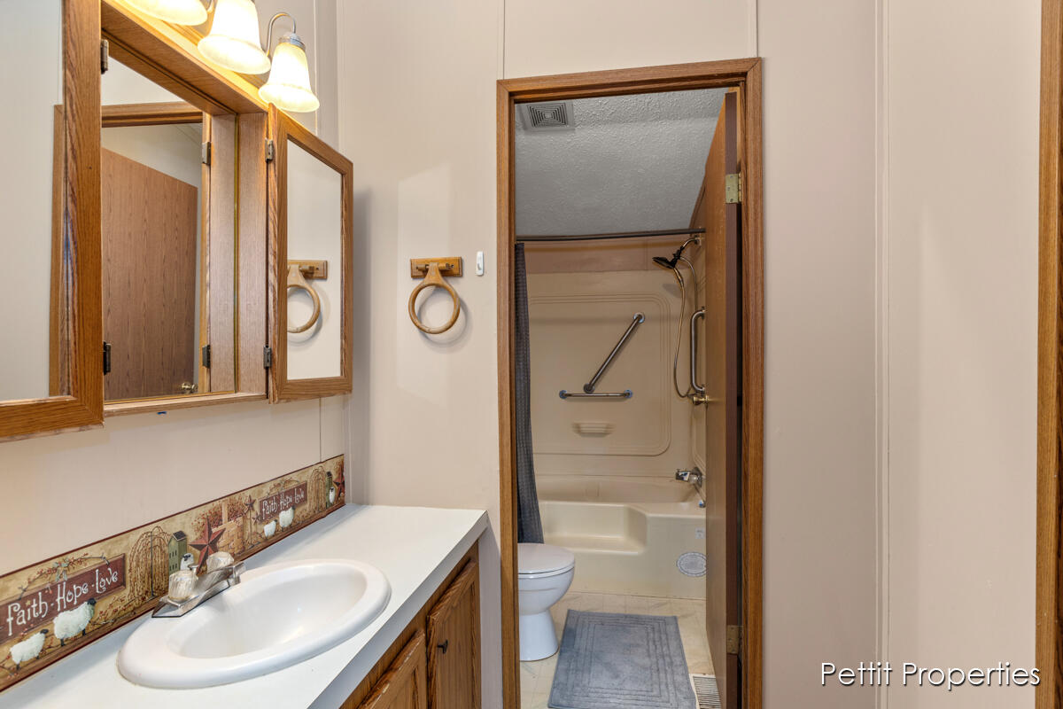341 Woods Road Orleans, MI 48865 - Photo 12 of 21 IMG_1012 (4)