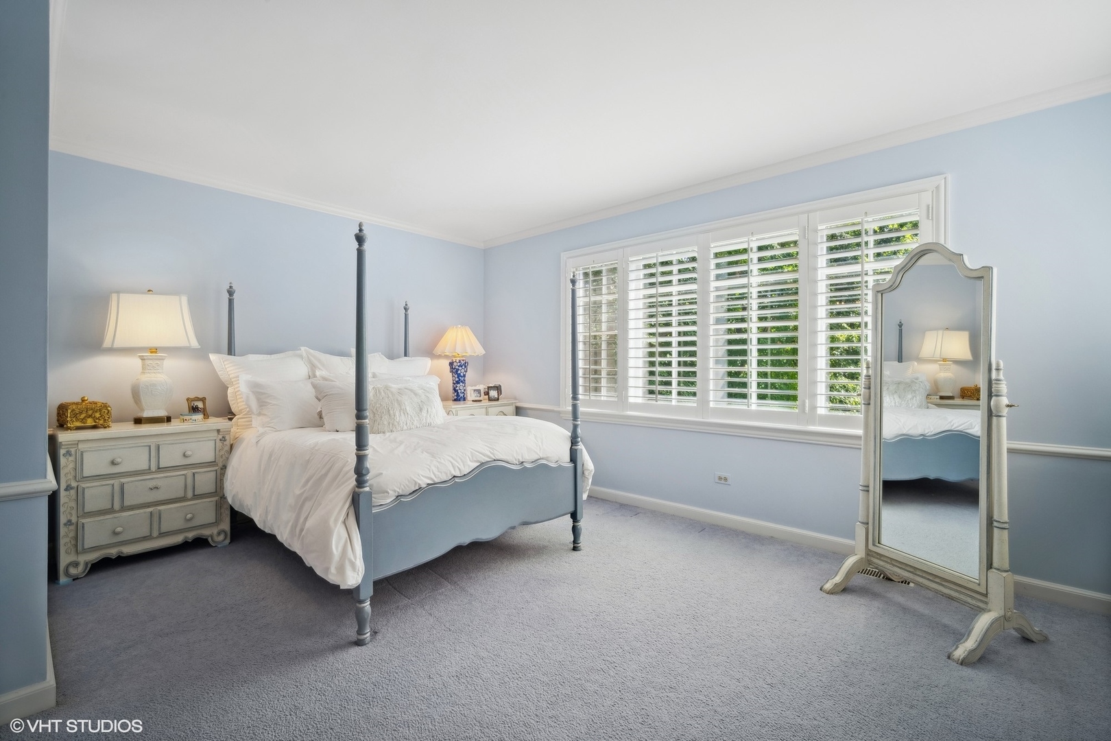 1214 Turicum Road Lake Forest, IL 60045 - Photo 21 of 37 a bedroom with bed and a window