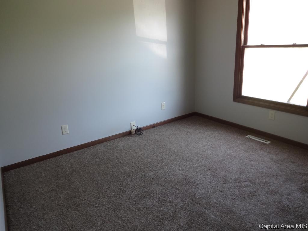 2209 East Watch Avenue Springfield, IL 62702 - Photo 12 of 18 Gallery Image 12