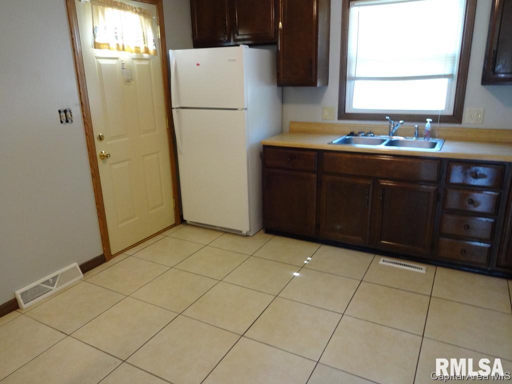 2209 East Watch Avenue Springfield, IL 62702 - Photo 9 of 18 Gallery Image 9