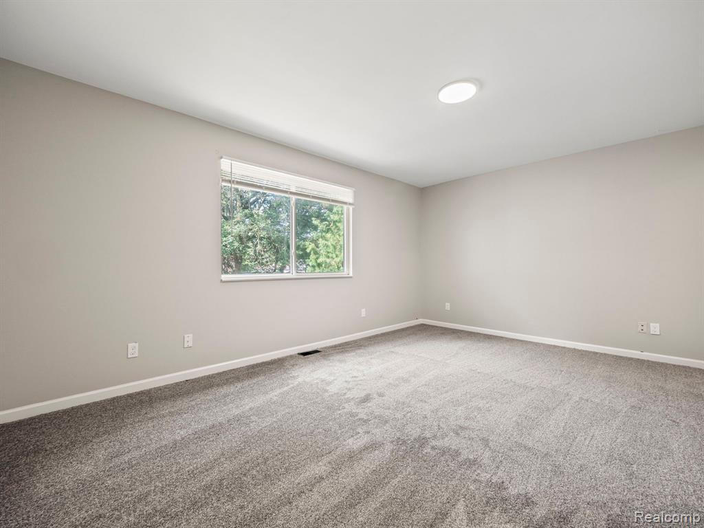 20953 Hampton Road Harper Woods, MI 48225 - Photo 13 of 22