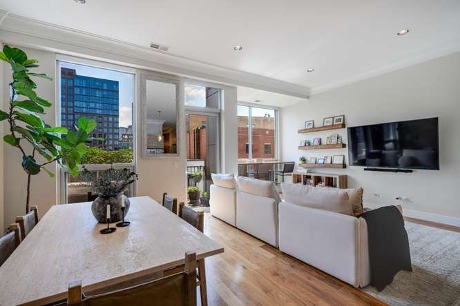 16 North Carpenter Street, Unit 4N Chicago, IL 60607 - Photo 4 of 19 Gallery Image 4