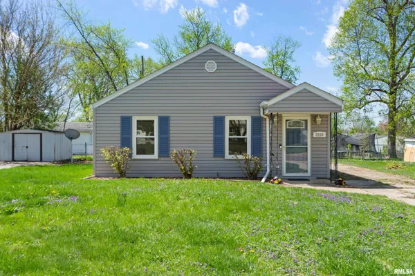 $114,900 | 5209 North Glen Elm Drive, Peoria Heights, IL 61616