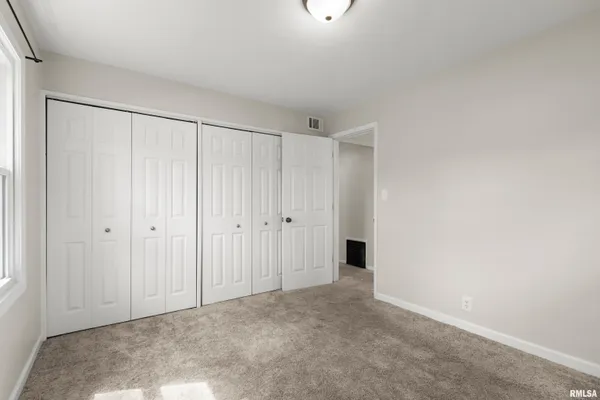 $114,900 | 5209 North Glen Elm Drive, Peoria Heights, IL 61616
