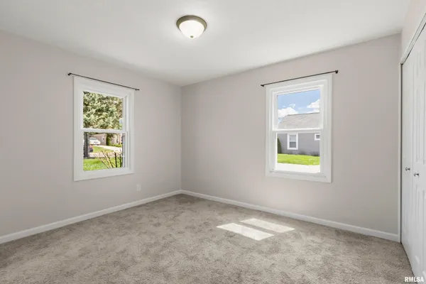 $114,900 | 5209 North Glen Elm Drive, Peoria Heights, IL 61616