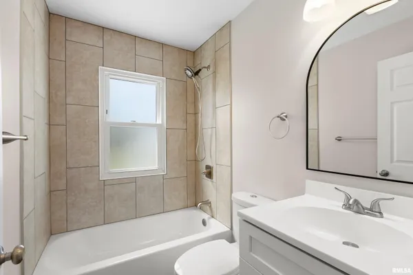 $114,900 | 5209 North Glen Elm Drive, Peoria Heights, IL 61616
