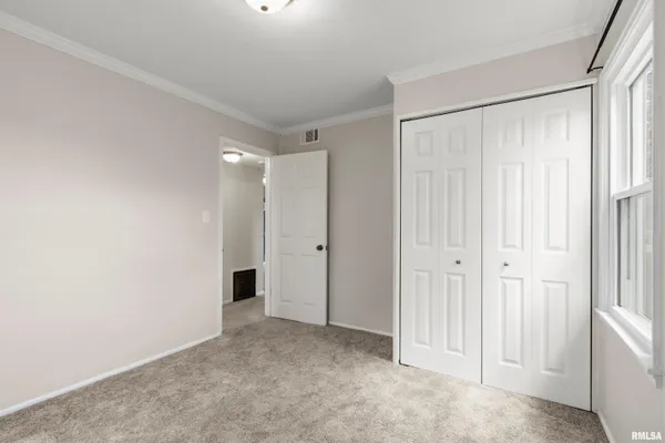 $114,900 | 5209 North Glen Elm Drive, Peoria Heights, IL 61616