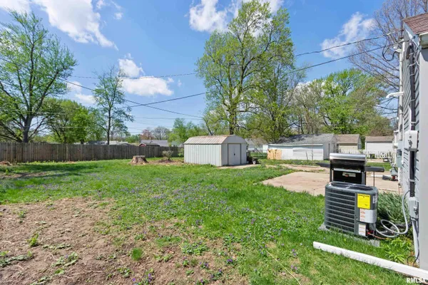 $114,900 | 5209 North Glen Elm Drive, Peoria Heights, IL 61616