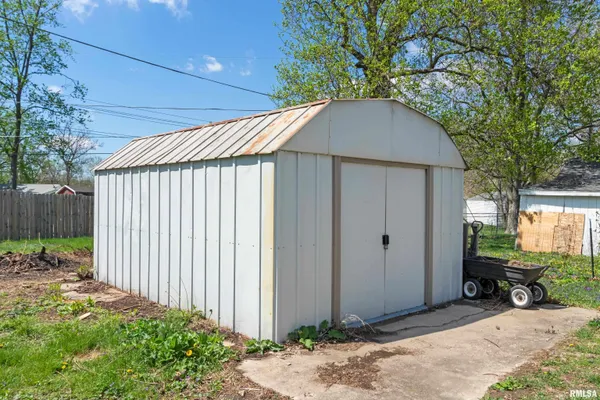 $114,900 | 5209 North Glen Elm Drive, Peoria Heights, IL 61616