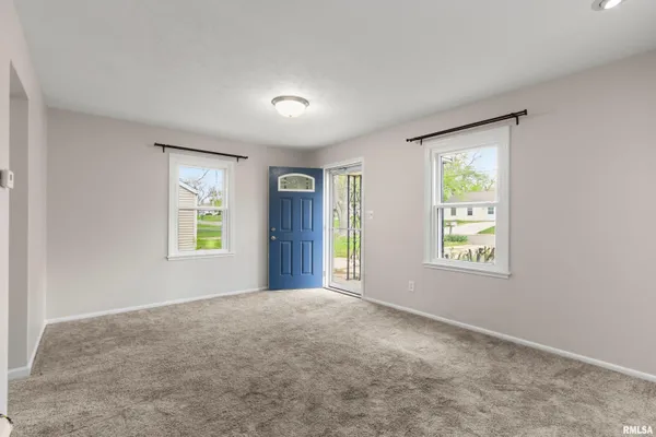 $114,900 | 5209 North Glen Elm Drive, Peoria Heights, IL 61616