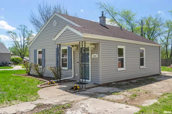 $114,900 | 5209 North Glen Elm Drive, Peoria Heights, IL 61616