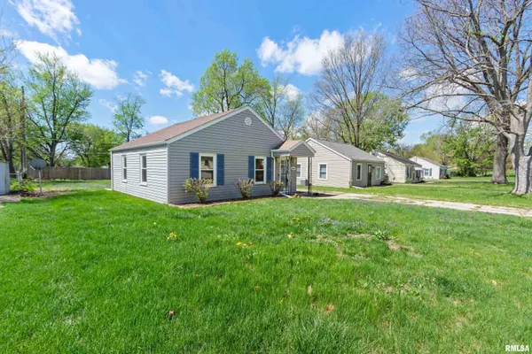 $114,900 | 5209 North Glen Elm Drive, Peoria Heights, IL 61616