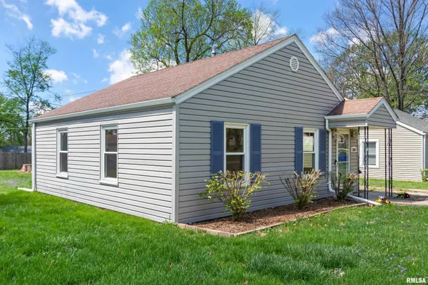 $114,900 | 5209 North Glen Elm Drive, Peoria Heights, IL 61616
