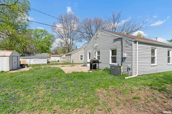 $114,900 | 5209 North Glen Elm Drive, Peoria Heights, IL 61616