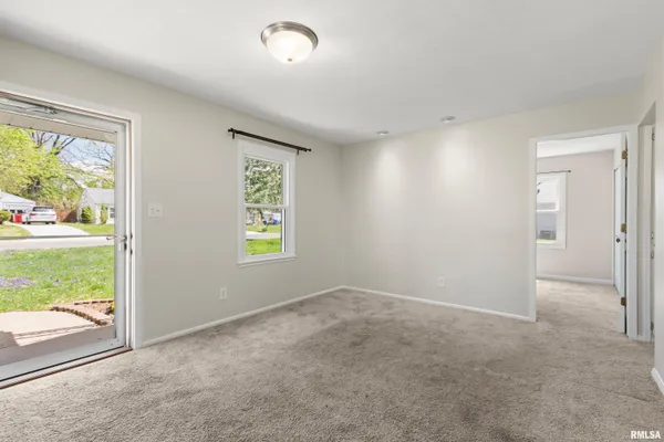 $114,900 | 5209 North Glen Elm Drive, Peoria Heights, IL 61616