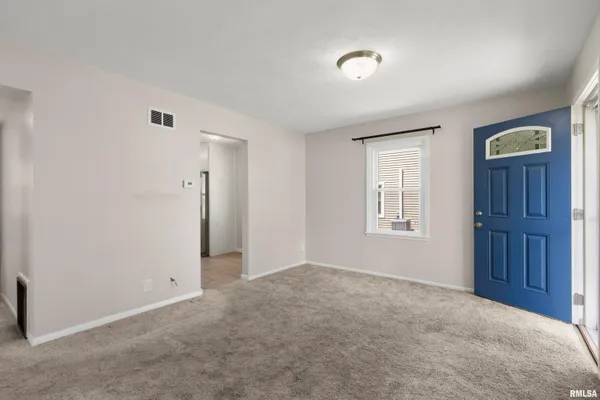 $114,900 | 5209 North Glen Elm Drive, Peoria Heights, IL 61616