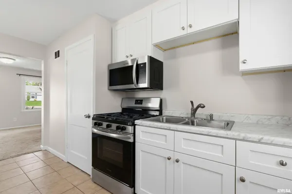 $114,900 | 5209 North Glen Elm Drive, Peoria Heights, IL 61616
