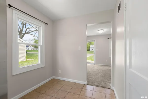 $114,900 | 5209 North Glen Elm Drive, Peoria Heights, IL 61616