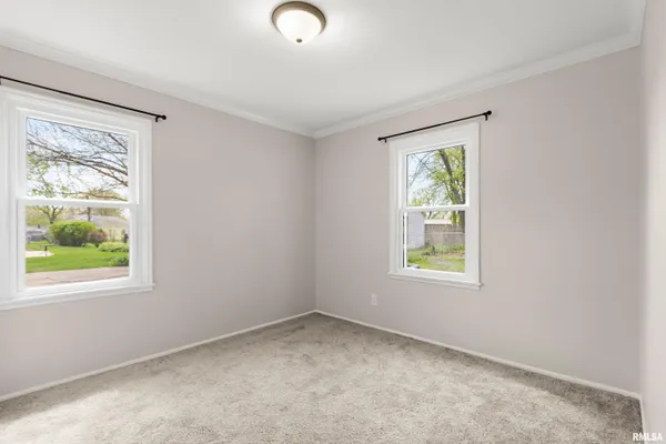 $114,900 | 5209 North Glen Elm Drive, Peoria Heights, IL 61616