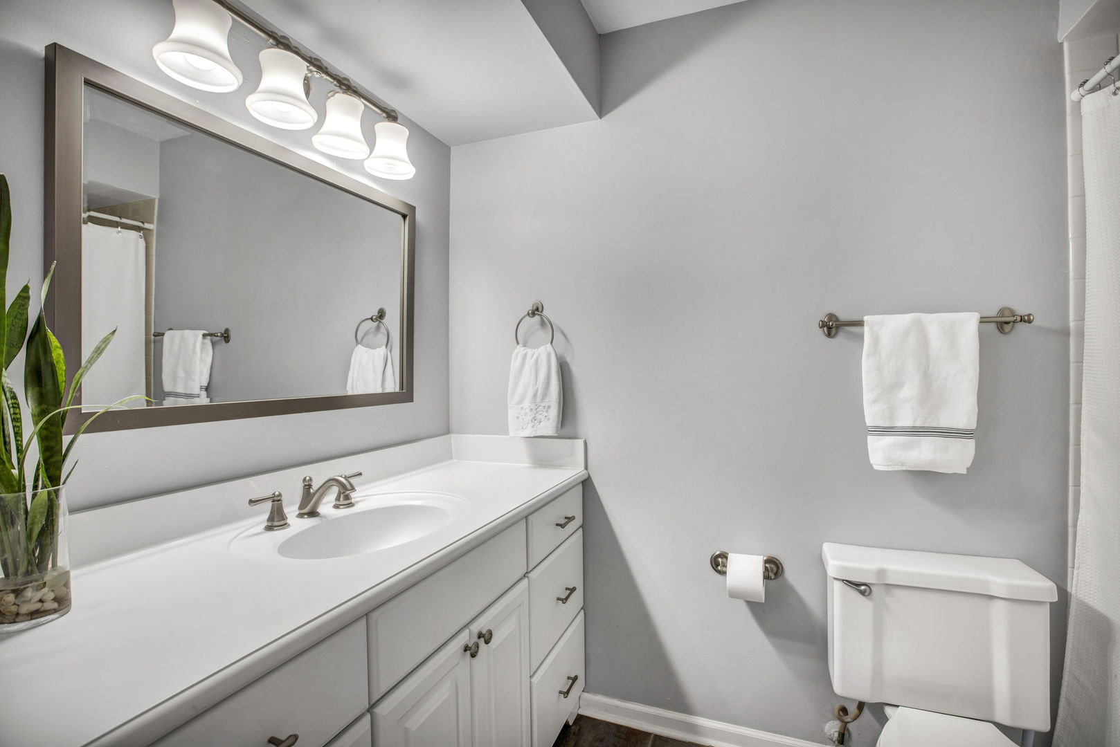 817 Pahl Road Elk Grove Village, IL 60007 - Photo 14 of 17 a bathroom with a sink and a mirror