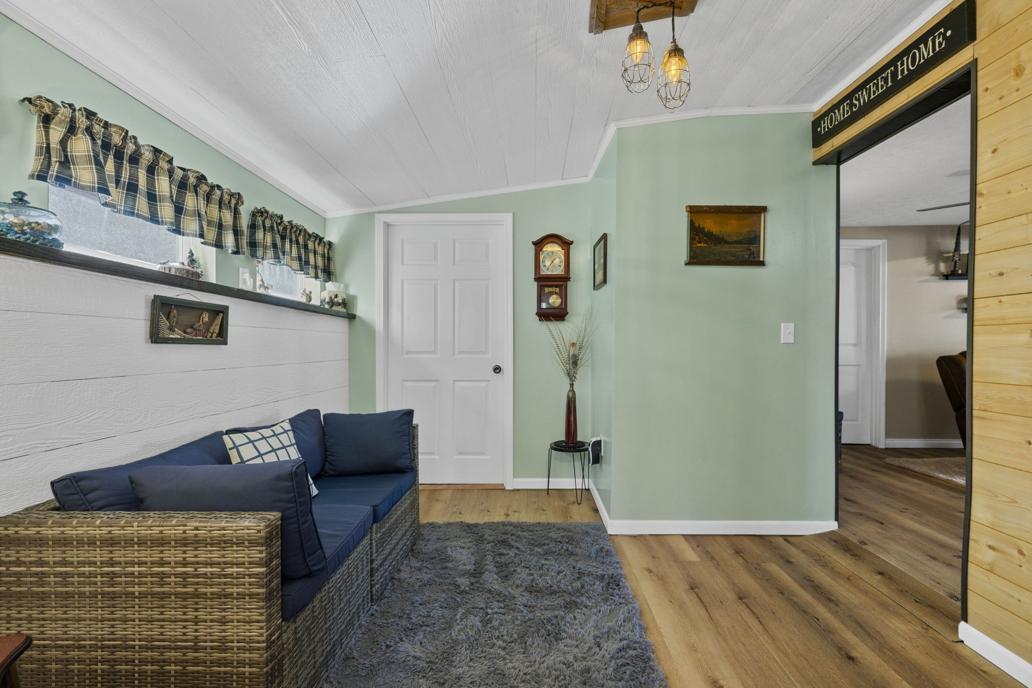 419 Jackie Dukes Road Lewisburg, KY 42256 - Photo 25 of 55 a living room with a couch and a rug