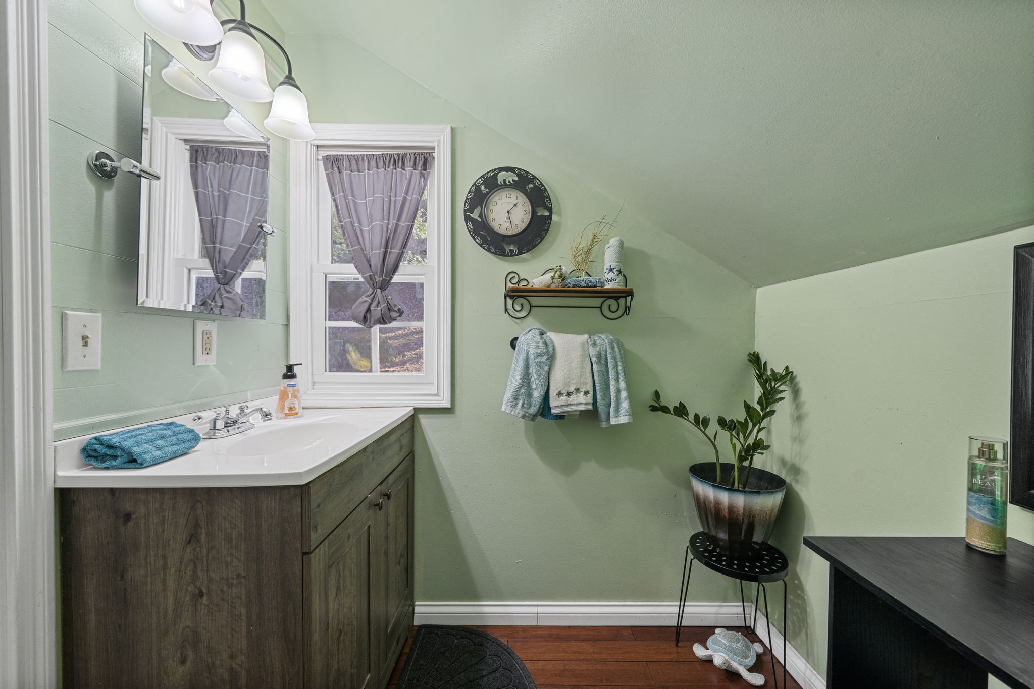 419 Jackie Dukes Road Lewisburg, KY 42256 - Photo 33 of 55 a bathroom with a sink a mirror and a toilet