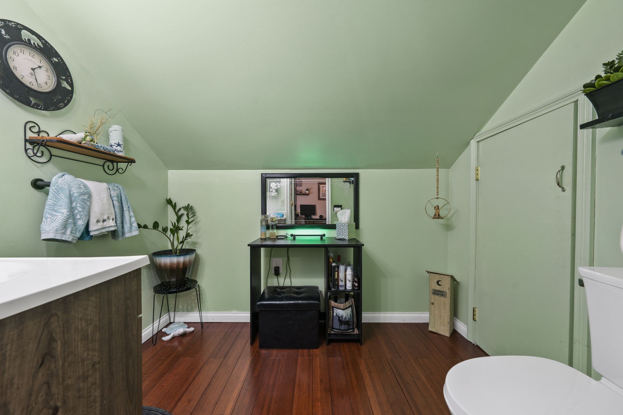 419 Jackie Dukes Road Lewisburg, KY 42256 - Photo 34 of 55 a bathroom with a toilet a sink and mirror
