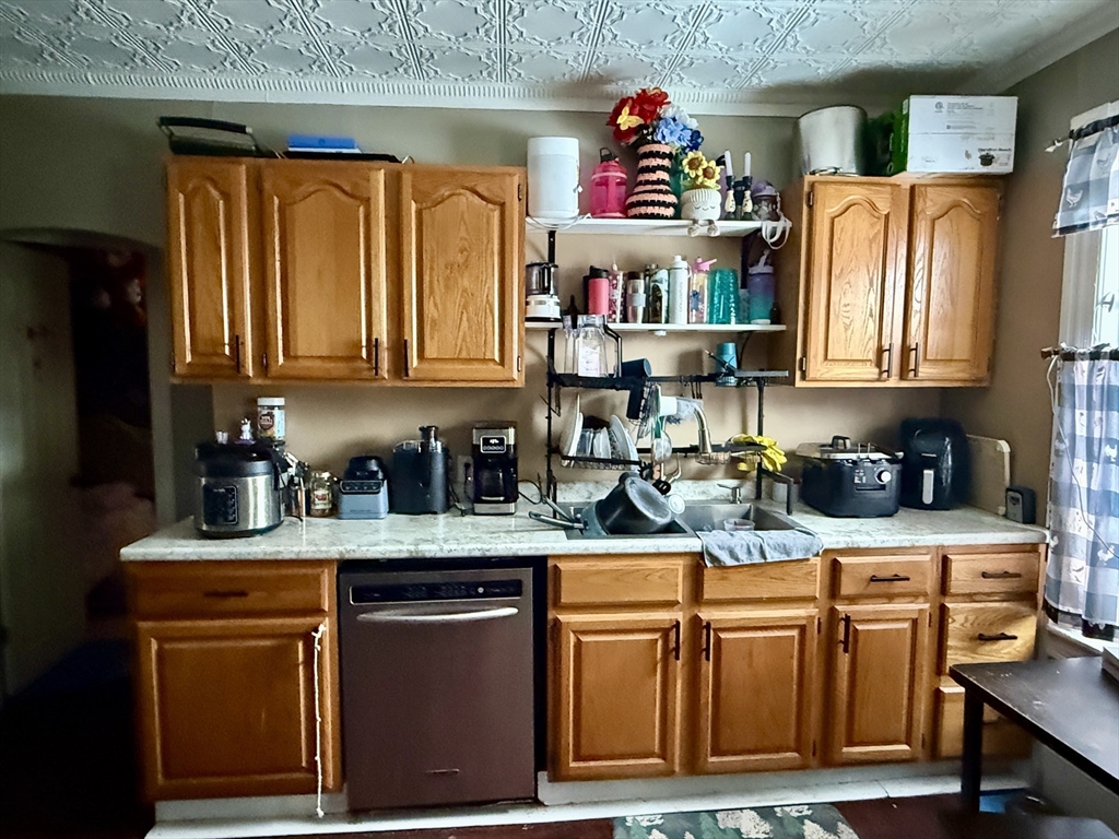 11 Amory Street Nashua, NH 03060 - Photo 12 of 16