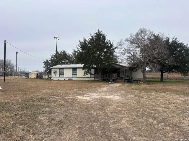 $279,000 | 221 Farm To Market Road 1107, Stockdale, TX 78160