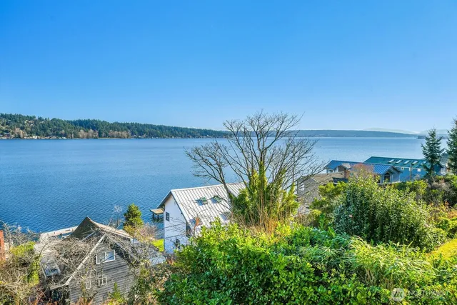 $1,195,000 | 10742 Lakeside Avenue Northeast, Seattle, WA 98125