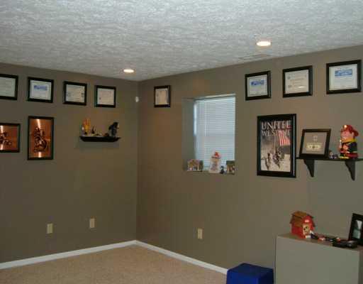 5180 Grove Road Whitehall, PA 15236 - Photo 4 of 4 Den/Family/Great Room.