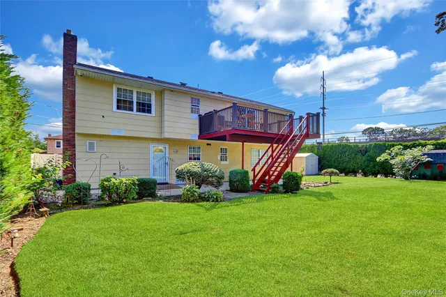 a view of a back yard of the house