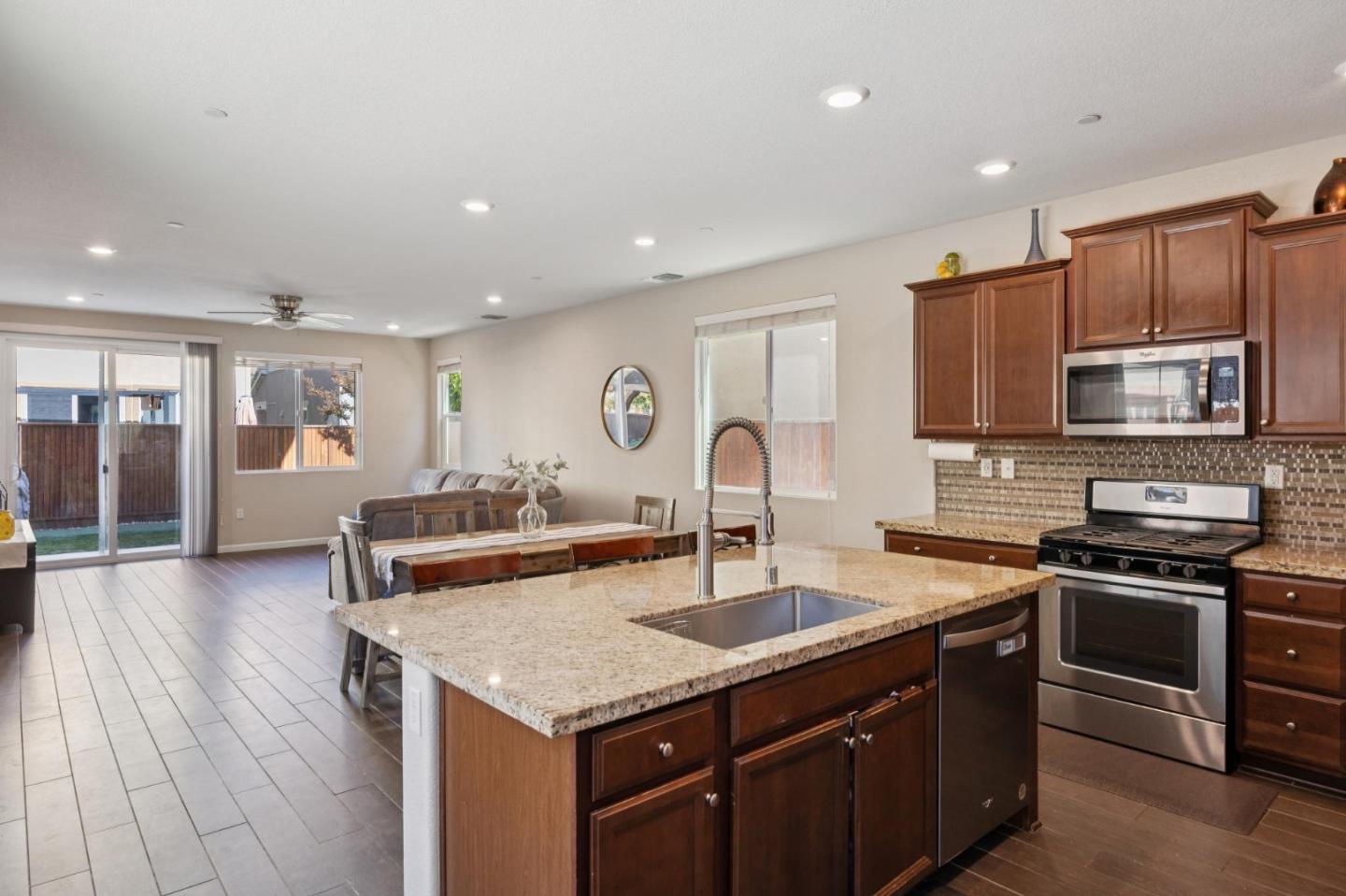 2521 Apricot Way Gilroy, CA 95020 - Photo 12 of 73