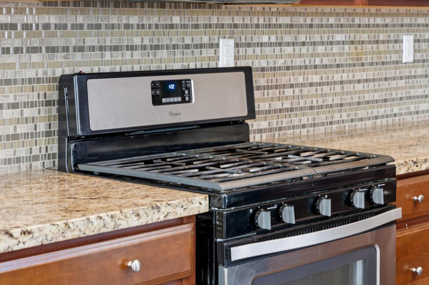 2521 Apricot Way Gilroy, CA 95020 - Photo 14 of 73