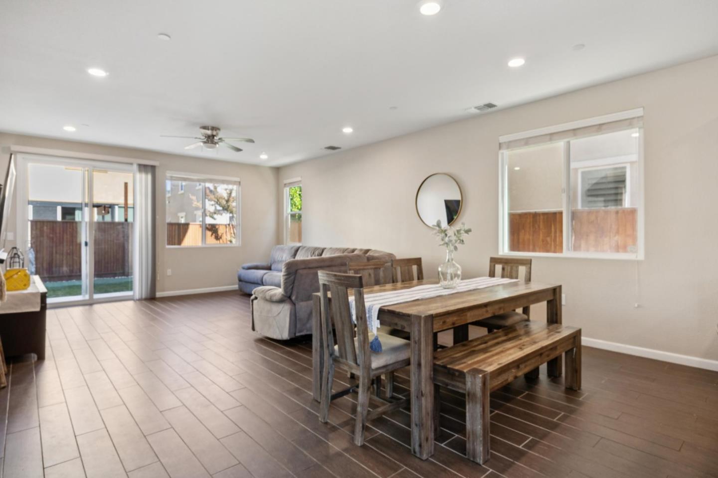 2521 Apricot Way Gilroy, CA 95020 - Photo 18 of 73