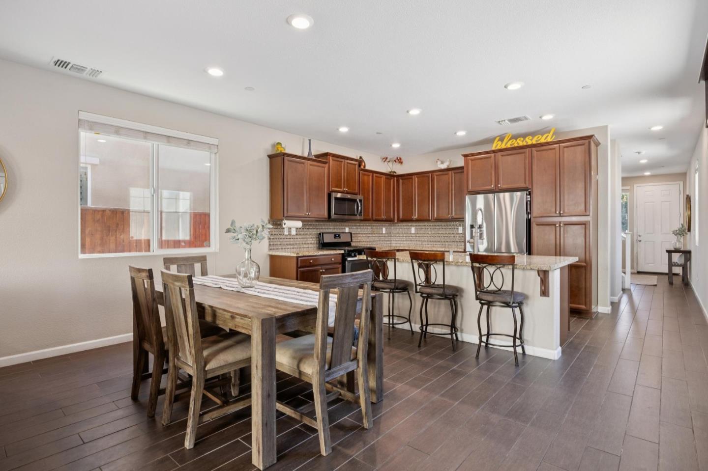 2521 Apricot Way Gilroy, CA 95020 - Photo 20 of 73