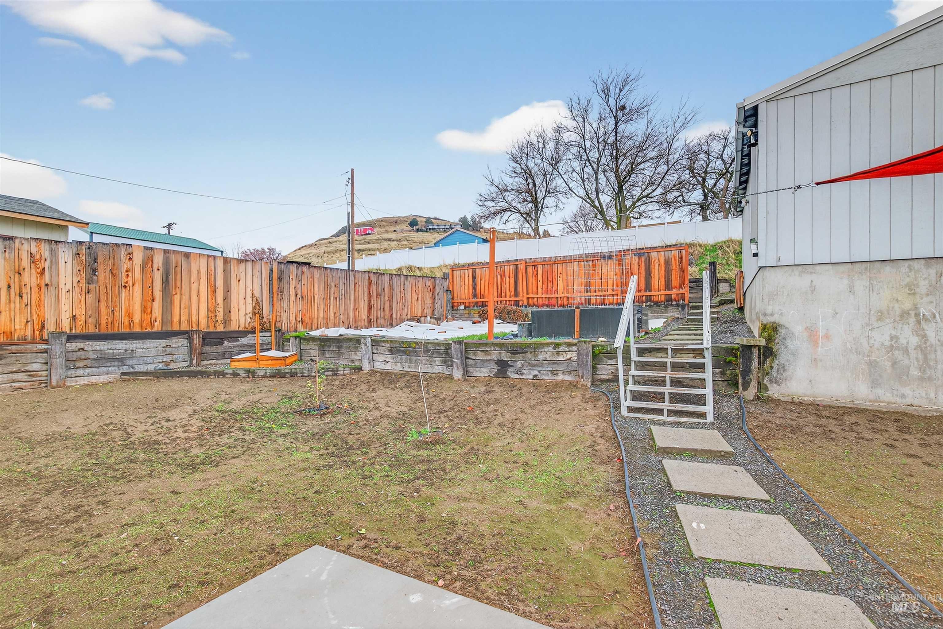 406 2nd Street Asotin, WA 99402 - Photo 25 of 37 Fenced backyard featuring stairway