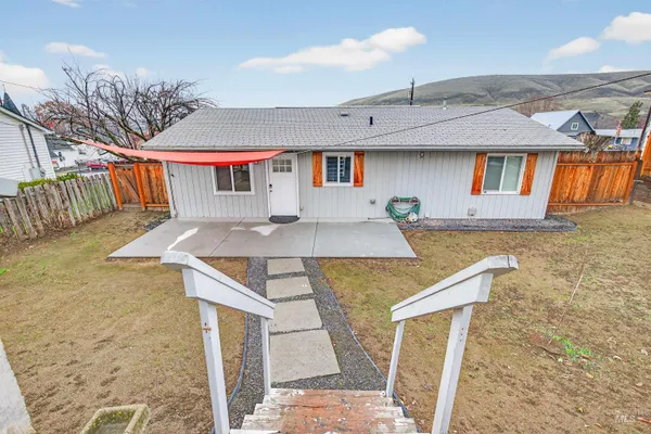 $332,500 | 406 2nd Street, Asotin, WA 99402