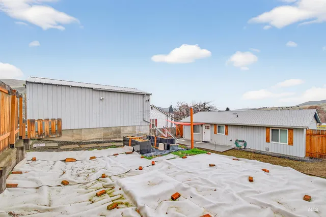 $335,000 | 406 2nd Street, Asotin, WA 99402