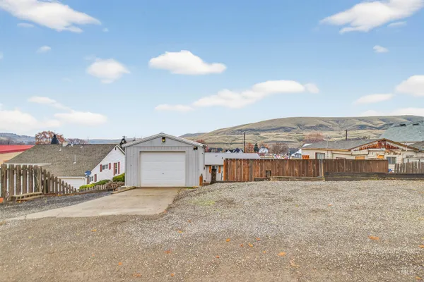 $332,500 | 406 2nd Street, Asotin, WA 99402