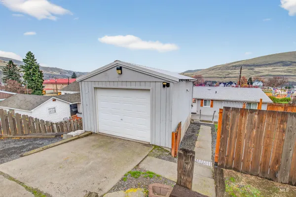$332,500 | 406 2nd Street, Asotin, WA 99402