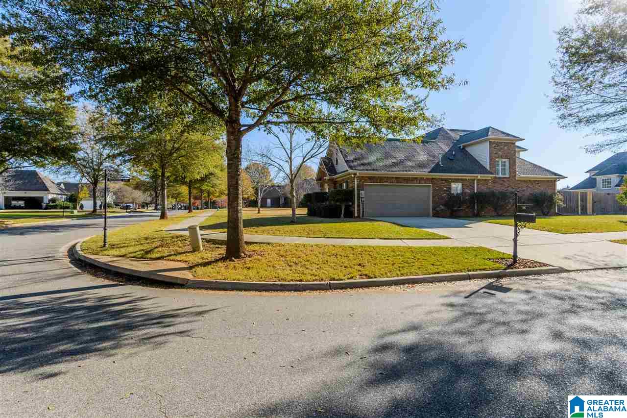 135 Silverstone Lane Alabaster, AL 35007 - Photo 2 of 50