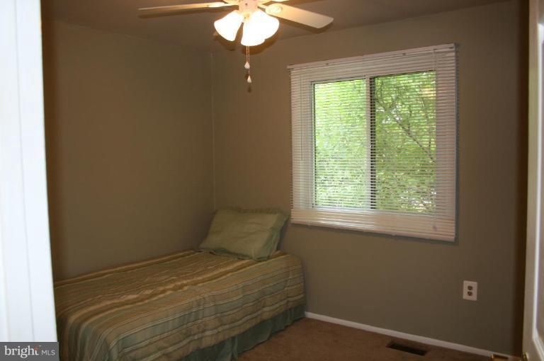185 North Cottage Road Sterling, VA 20164 - Photo 12 of 15 Fresh and neutral throughout